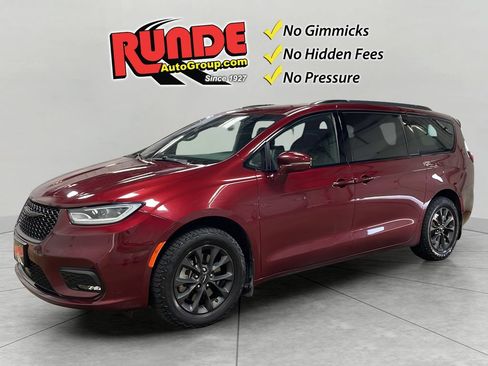 Used 2022 Chrysler Pacifica Touring-L w/ S Appearance Package AWD/4WD image 1