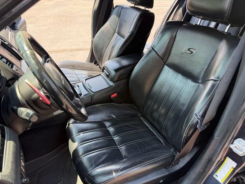 Used 2019 Chrysler 300 S AWD/4WD image 18