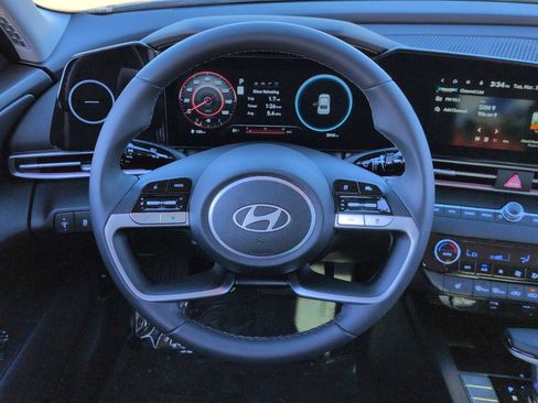 Certified 2025 Hyundai Elantra Limited image 24