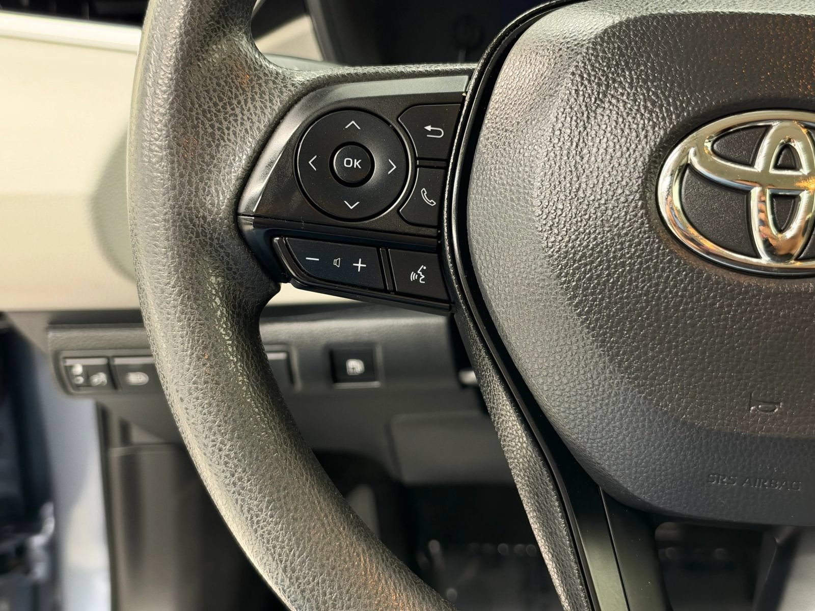 Used 2022 Toyota Corolla LE FWD image 30