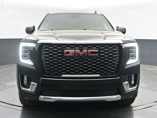 Used 2023 GMC Yukon XL SLT w/ Max Trailering Package AWD/4WD image 3