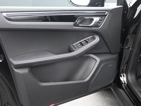 New 2026 Porsche Macan image 16