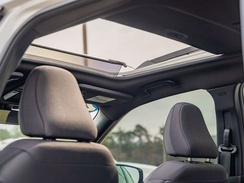 Used 2025 Subaru Forester Premium AWD/4WD image 23