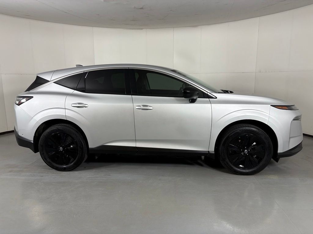 Certified 2025 Nissan Murano SV FWD image 9