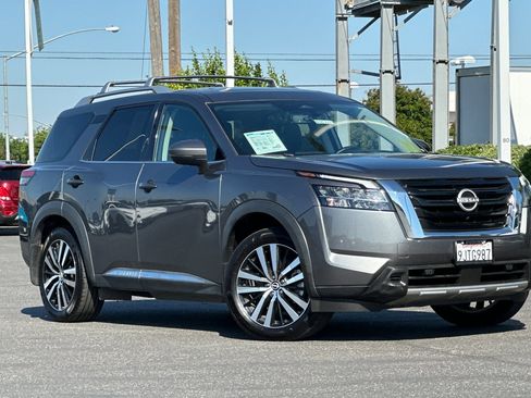 Certified 2024 Nissan Pathfinder Platinum w/ Cargo Package AWD/4WD image 2