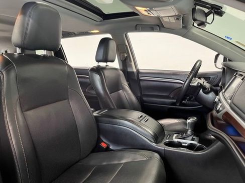 Used 2015 Toyota Highlander Limited image 10