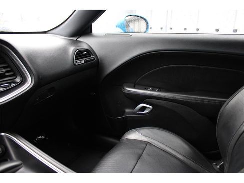 Used 2015 Dodge Challenger SXT Plus image 34