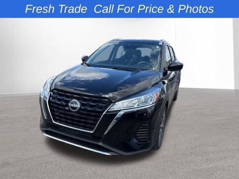 Used 2023 Nissan Kicks SV image 1