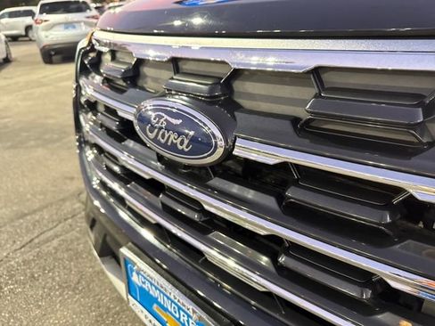 Used 2025 Ford Explorer Active image 34