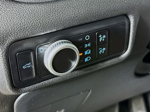 Used 2023 Ford Explorer 2WD image 9