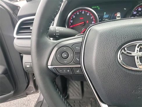 Used 2018 Toyota Camry XSE image 14