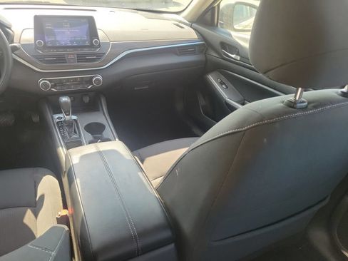 Used 2025 Nissan Altima 2.5 SV FWD image 12