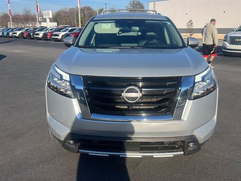 Used 2022 Nissan Pathfinder SL image 9