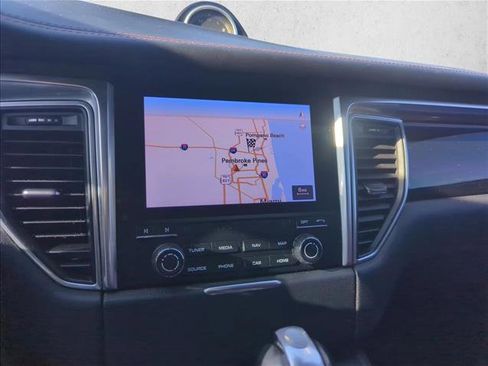 Used 2018 Porsche Macan S image 8