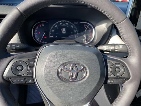 Used 2025 Toyota RAV4 XLE image 17