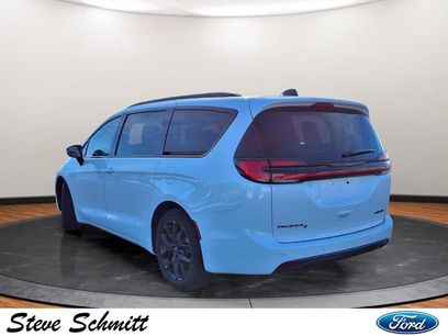 Used 2025 Chrysler Pacifica Limited