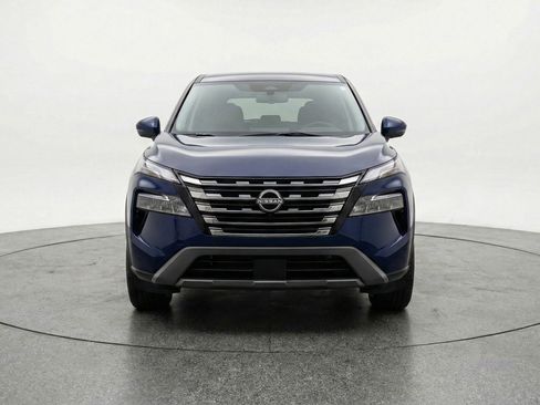 Used 2025 Nissan Rogue SV image 2