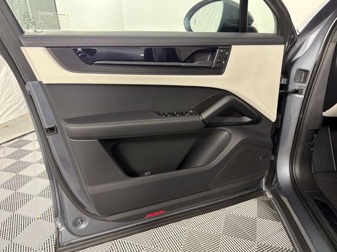 New 2026 Porsche Cayenne GTS AWD/4WD image 25