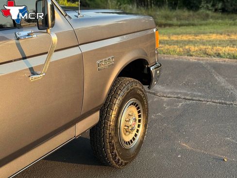 Used 1989 Ford F250 XL 2dr 4WD Standard Cab LB image 24