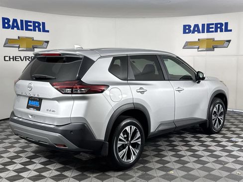 Used 2022 Nissan Rogue SV image 5