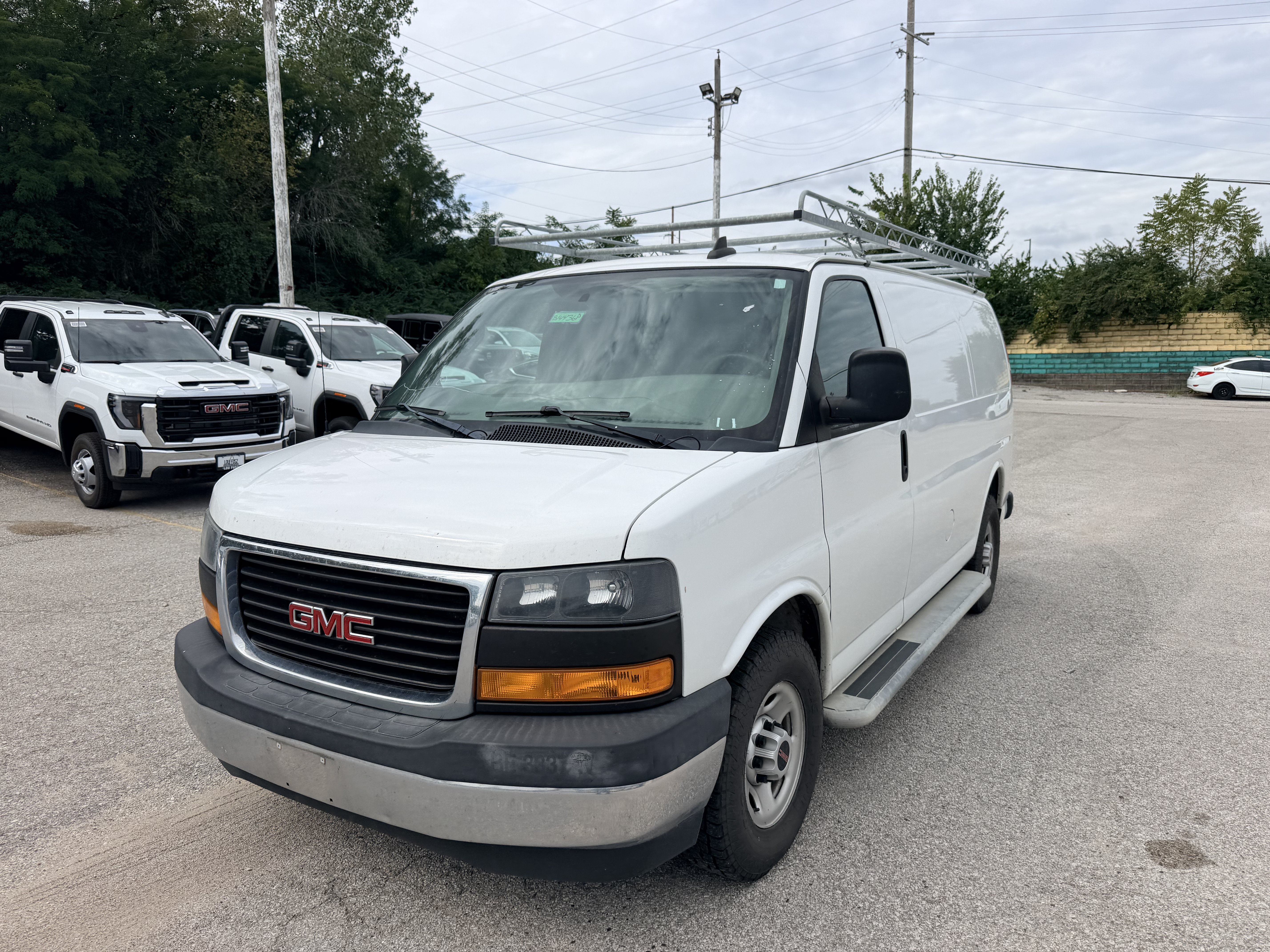 Used 2019 GMC Savana 2500 w/ Driver Convenience Package RWD image 2