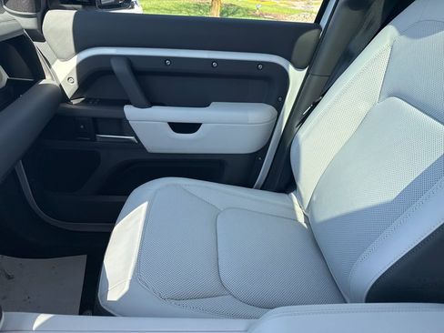 Used 2025 Land Rover Defender 110 S image 16