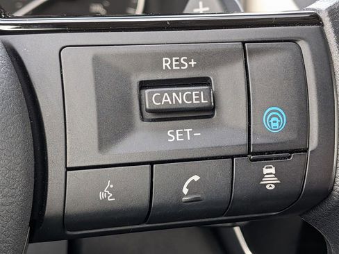 Used 2023 Nissan Rogue SV AWD/4WD image 14