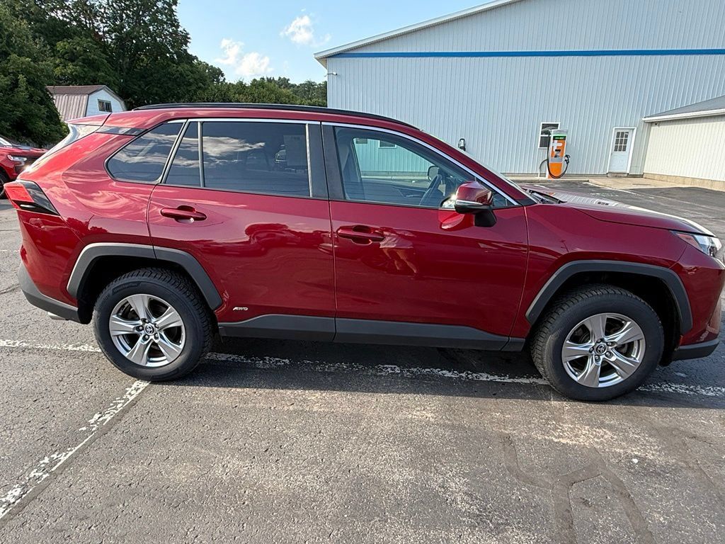 Used 2022 Toyota RAV4 XLE w/ XLE Grade Weather Package AWD/4WD image 3