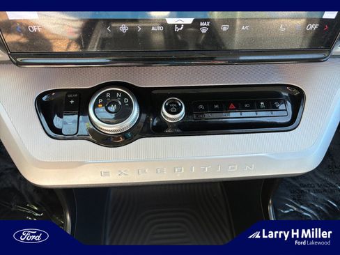 Used 2025 Ford Expedition Active AWD/4WD image 30