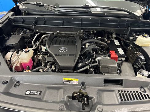 Used 2023 Toyota Highlander XLE AWD/4WD image 30