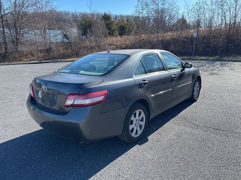 Used 2010 Toyota Camry LE image 2