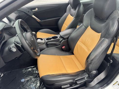 Used 2016 Hyundai Genesis Coupe 3.8 RWD image 8