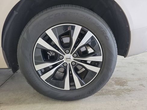 Used 2024 Volvo XC60 B5 Core AWD/4WD image 13