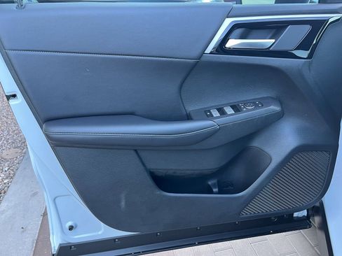 New 2025 Mitsubishi Outlander SE image 5