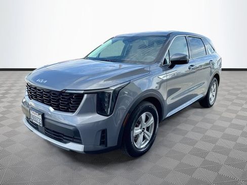Used 2024 Kia Sorento LX FWD image 3