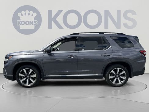 Used 2025 Honda Pilot Touring image 2