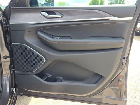 New 2025 Jeep Grand Cherokee L Overland image 9