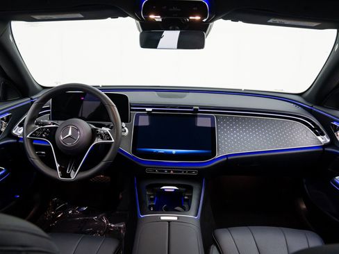 Used 2025 Mercedes-Benz E 450 4MATIC Sedan image 10