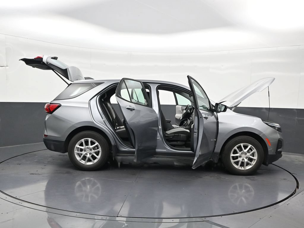 Used 2024 Chevrolet Equinox LS FWD image 32
