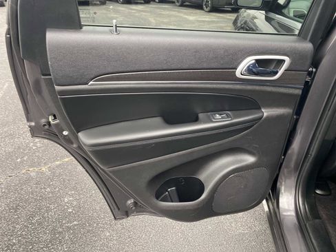 Used 2018 Jeep Grand Cherokee Limited image 31