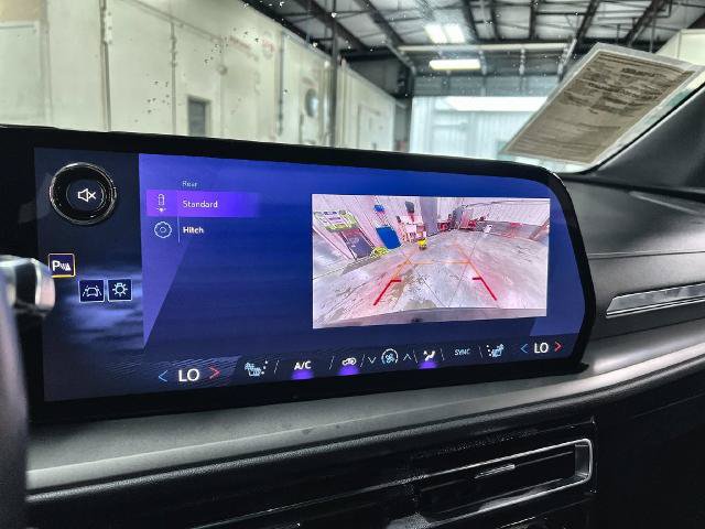Used 2025 Chevrolet Traverse LT FWD image 31