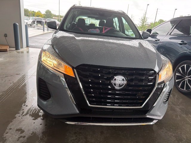 Used 2024 Nissan Kicks SV FWD image 2
