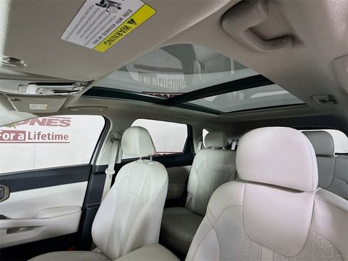 Used 2022 Kia Sorento S w/ Panoramic Sunroof Package image 12