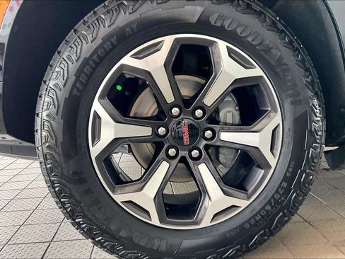 Used 2025 GMC Yukon AT4 Ultimate AWD/4WD image 32