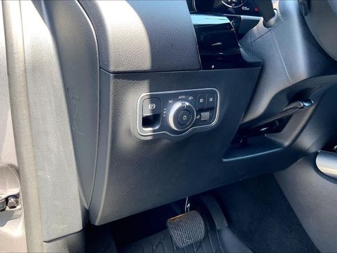 Used 2025 Mercedes-Benz GLA 250 image 33