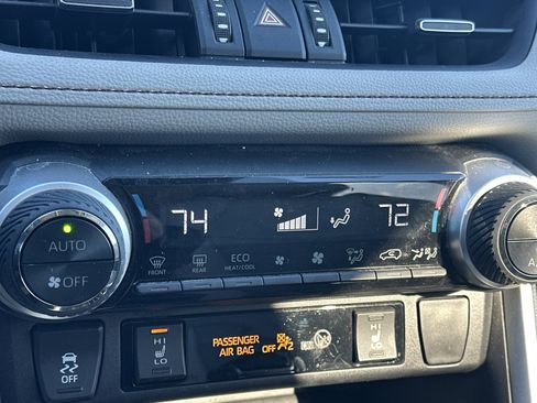 Used 2021 Toyota RAV4 XLE Premium image 34