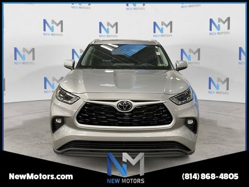 Used 2024 Toyota Highlander XLE AWD/4WD image 8