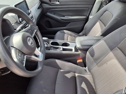 Used 2024 Nissan Altima 2.5 SV FWD image 17