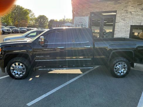 Used 2016 GMC Sierra 2500 Denali w/ Duramax Plus Package image 2