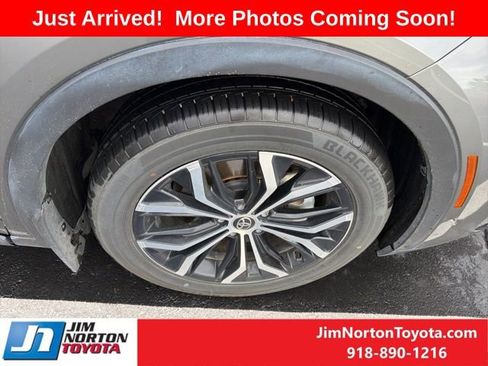 Used 2023 Toyota Crown Limited image 3